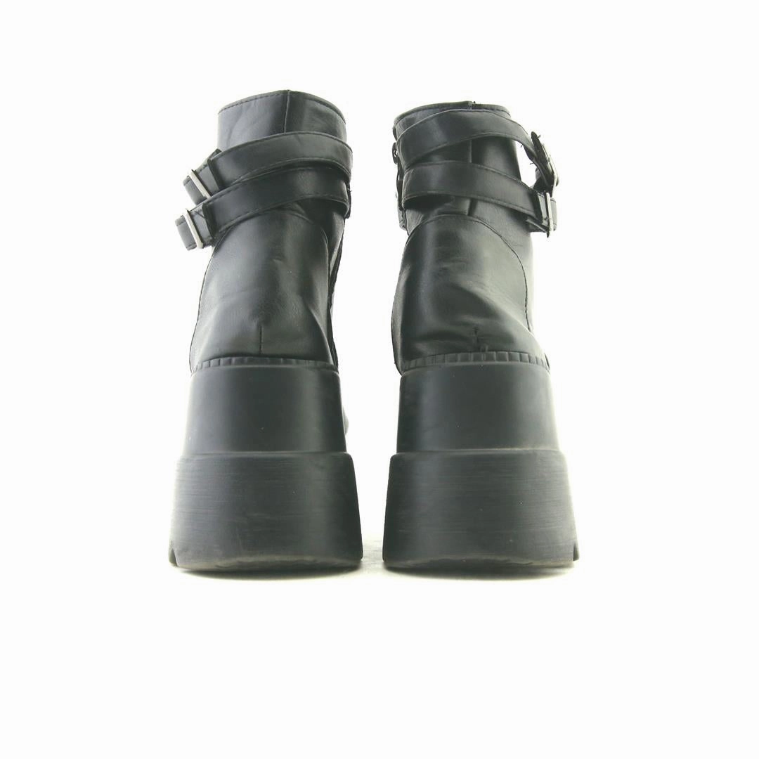 AMERICAN BRAND . classic styled shoe imagery