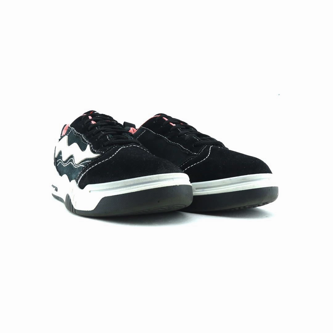 AMERICAN BRAND . classic styled shoe imagery