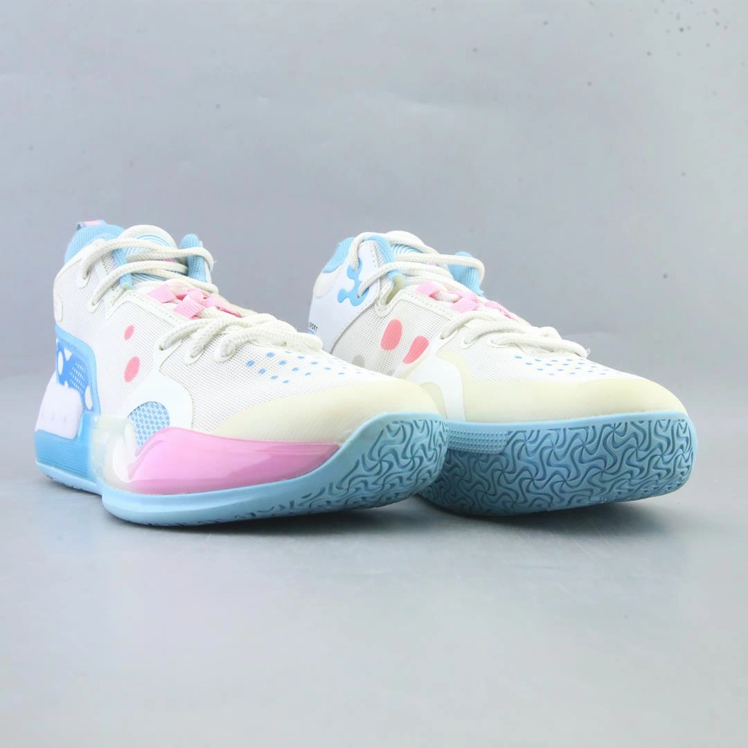 AMERICAN BRAND . classic styled shoe imagery