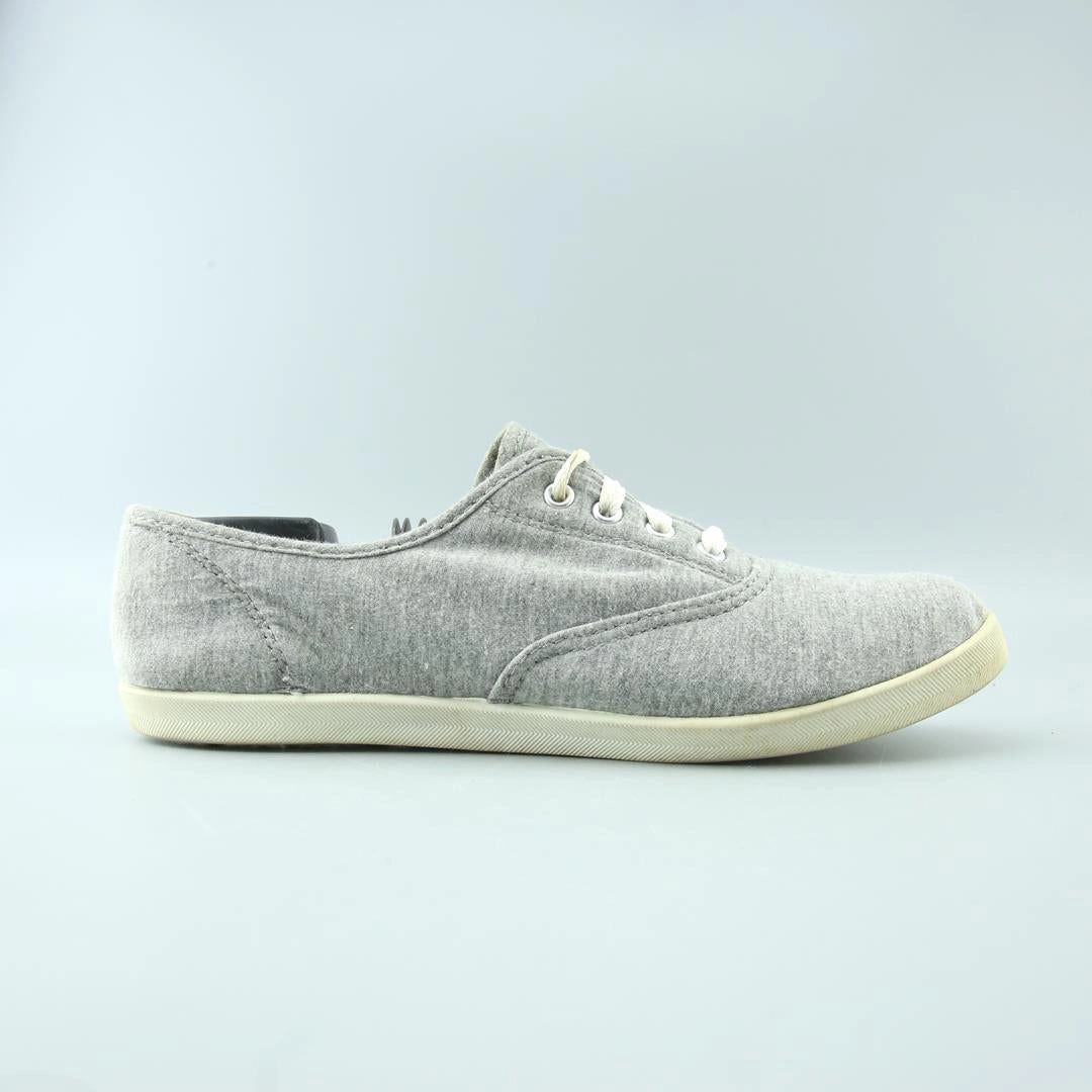 AMERICAN BRAND . classic styled shoe imagery