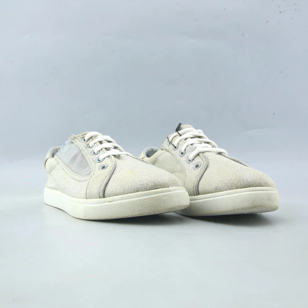 AMERICAN BRAND . classic styled shoe imagery