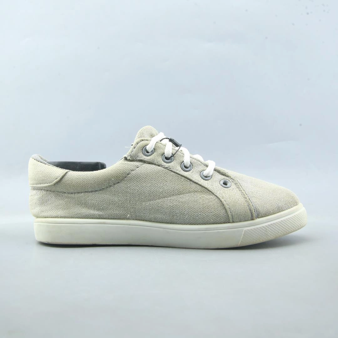 AMERICAN BRAND . classic styled shoe imagery