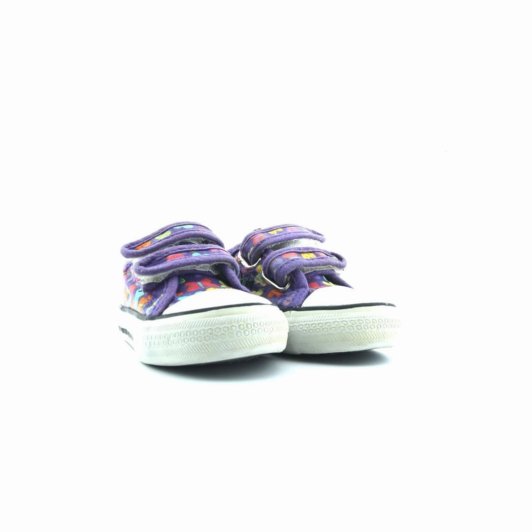 AMERICAN BRAND . classic styled shoe imagery