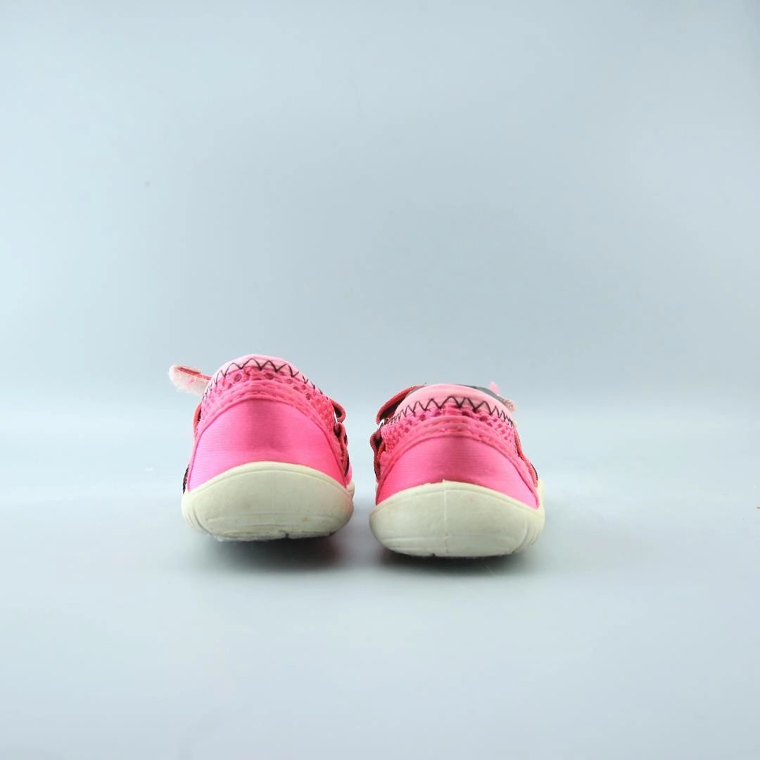 AMERICAN BRAND . classic styled shoe imagery