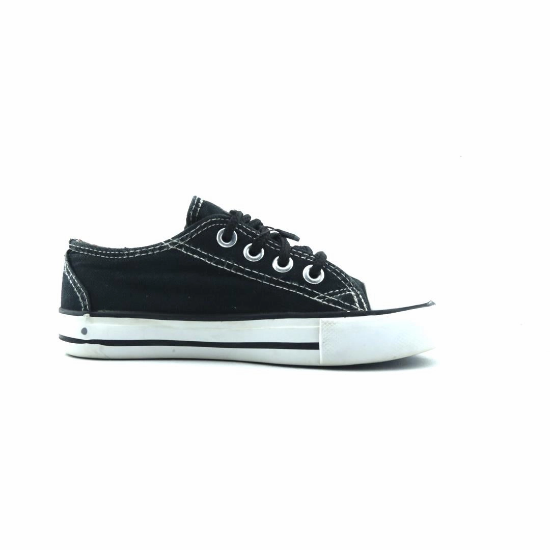 AMERICAN BRAND . classic styled shoe imagery