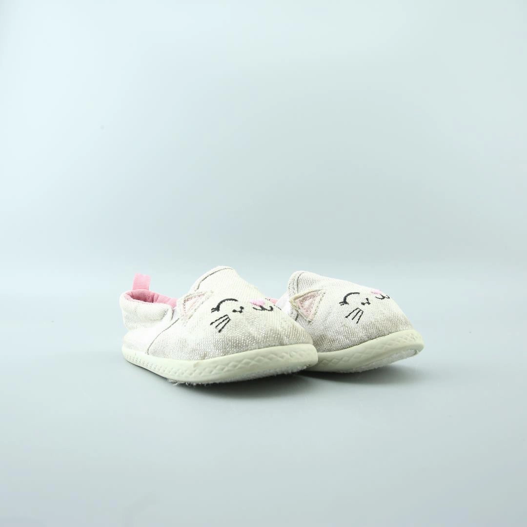 AMERICAN BRAND . classic styled shoe imagery