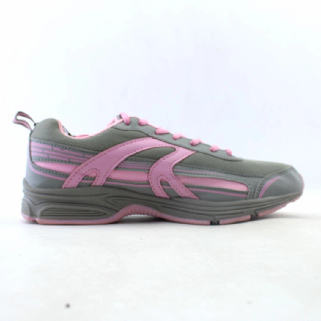 AMERICAN BRAND . classic styled shoe imagery