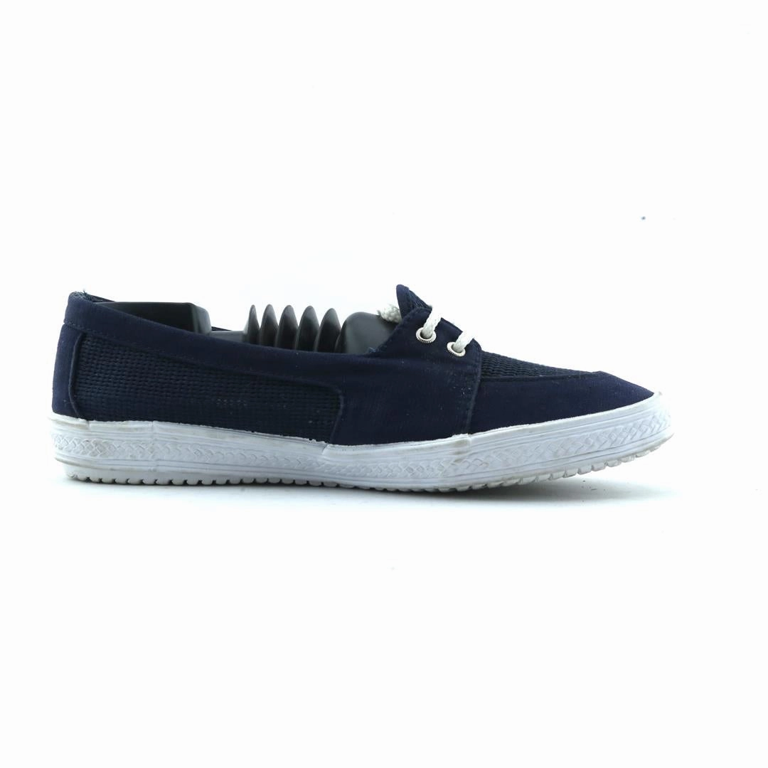 AMERICAN BRAND . classic styled shoe imagery