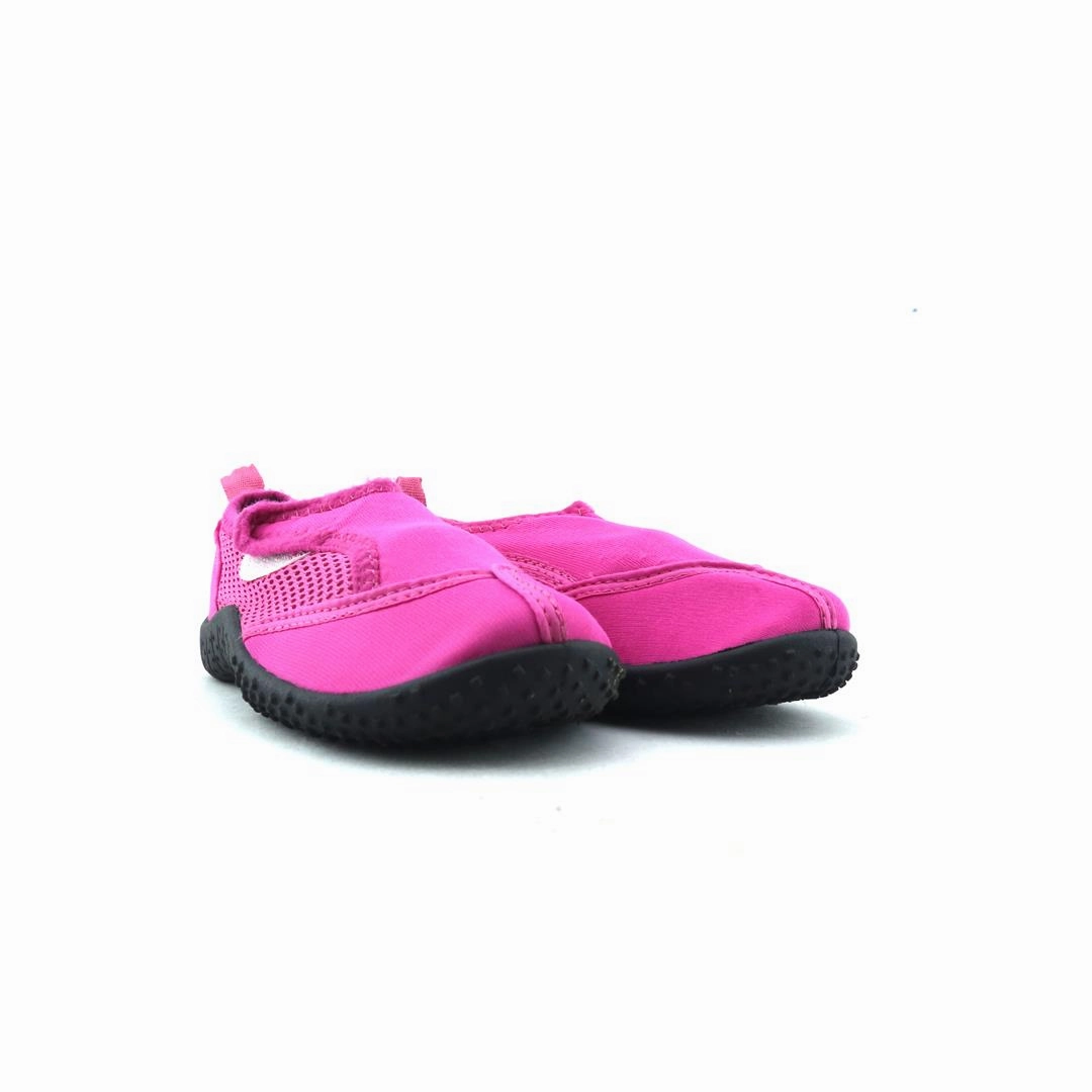 AMERICAN BRAND . classic styled shoe imagery