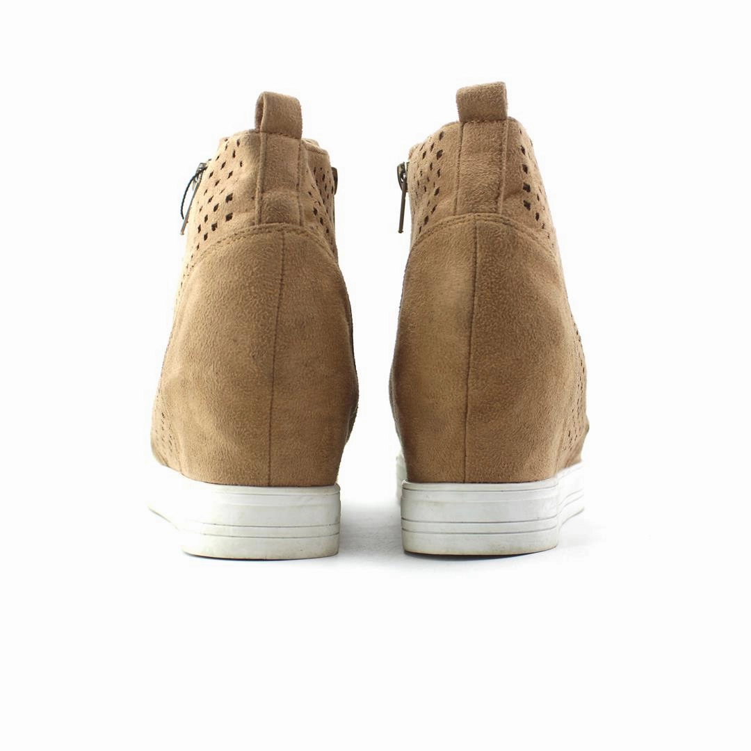 AMERICAN BRAND . outdoor ready shoe visuals