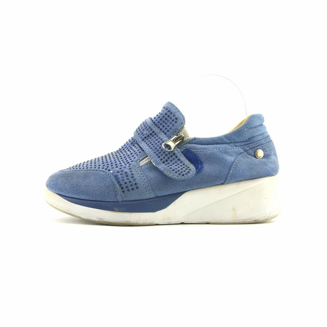 AMERICAN BRAND . outdoor ready shoe visuals