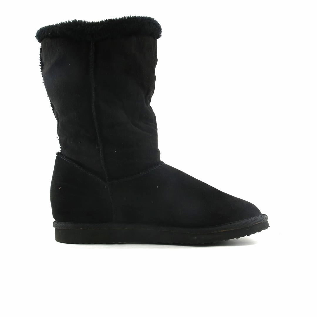 AMERICAN BRAND . outdoor ready shoe visuals