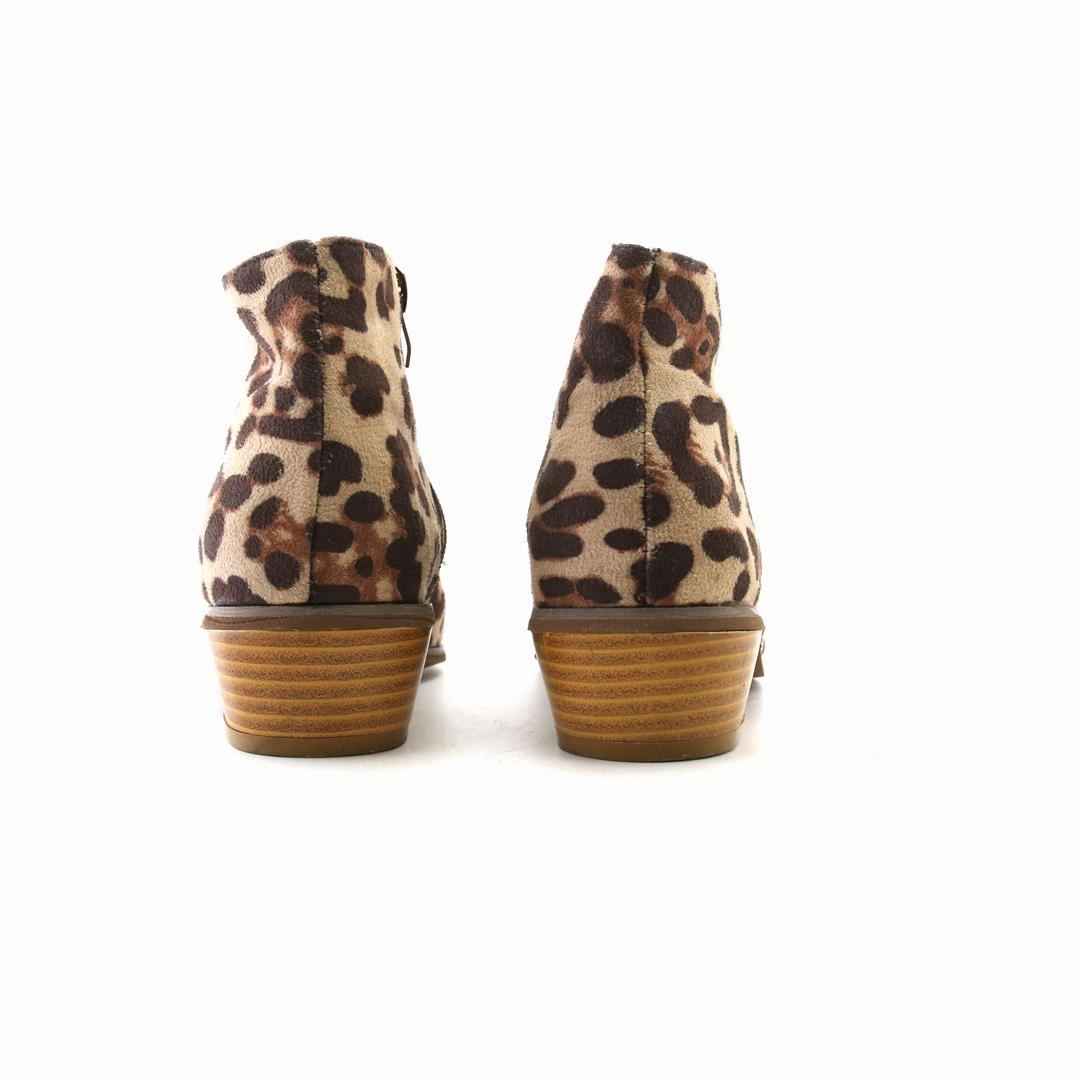 AMERICAN BRAND . outdoor ready shoe visuals