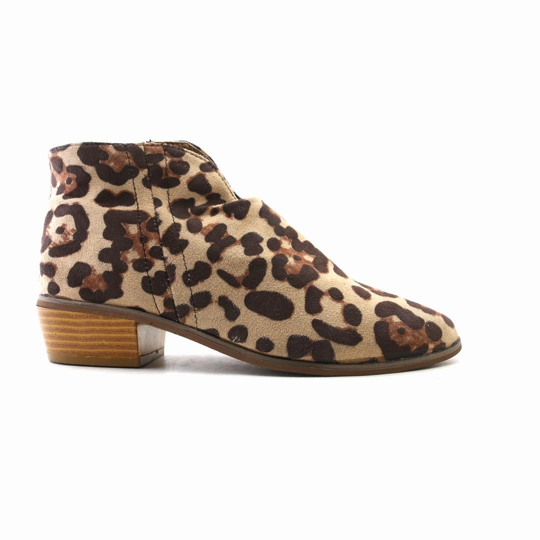 AMERICAN BRAND . outdoor ready shoe visuals
