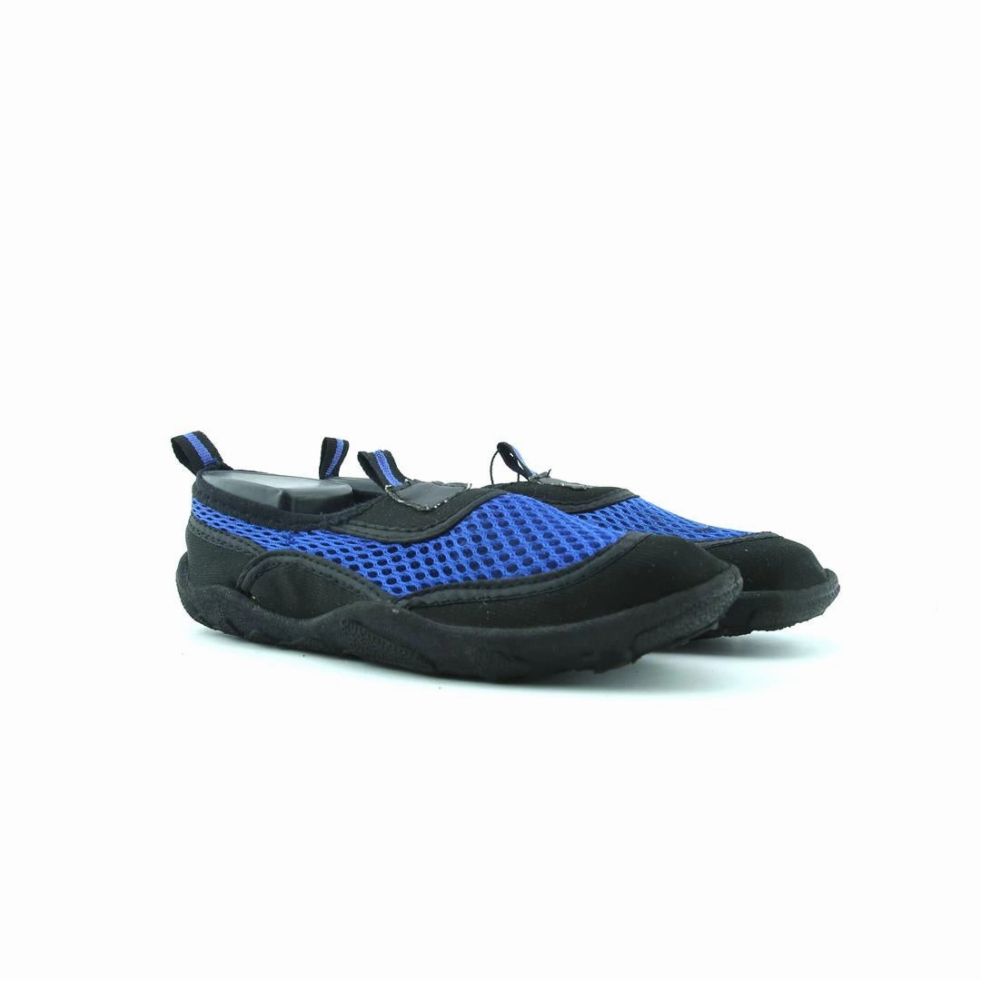 AMERICAN BRAND . simple casual shoe pictures