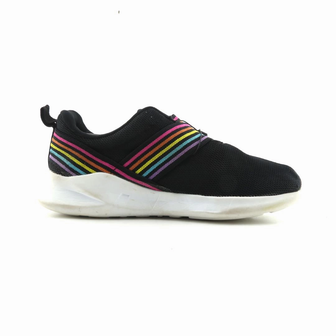 AMERICAN BRAND . simple casual shoe pictures