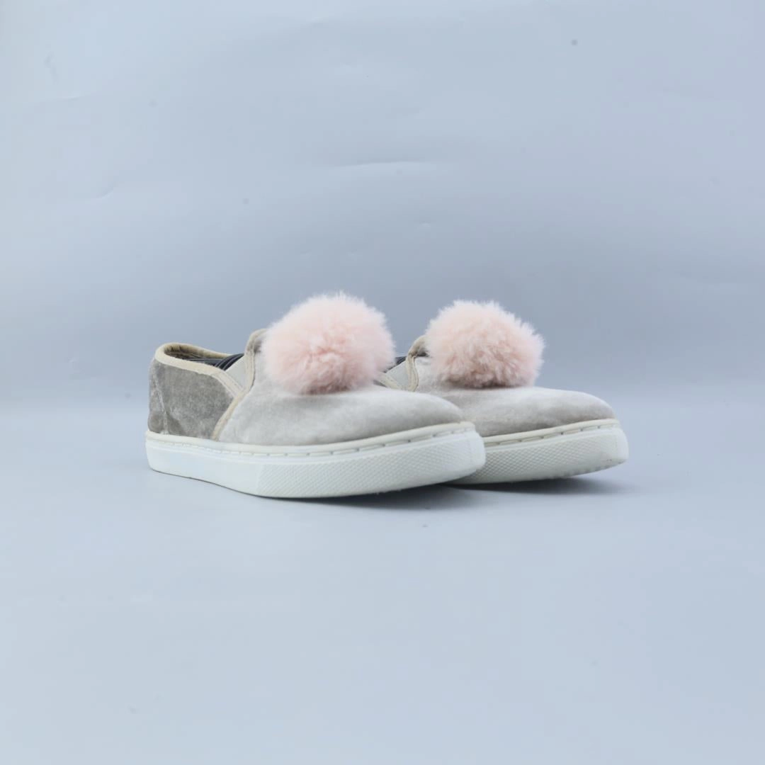 AMERICAN BRAND . simple casual shoe pictures