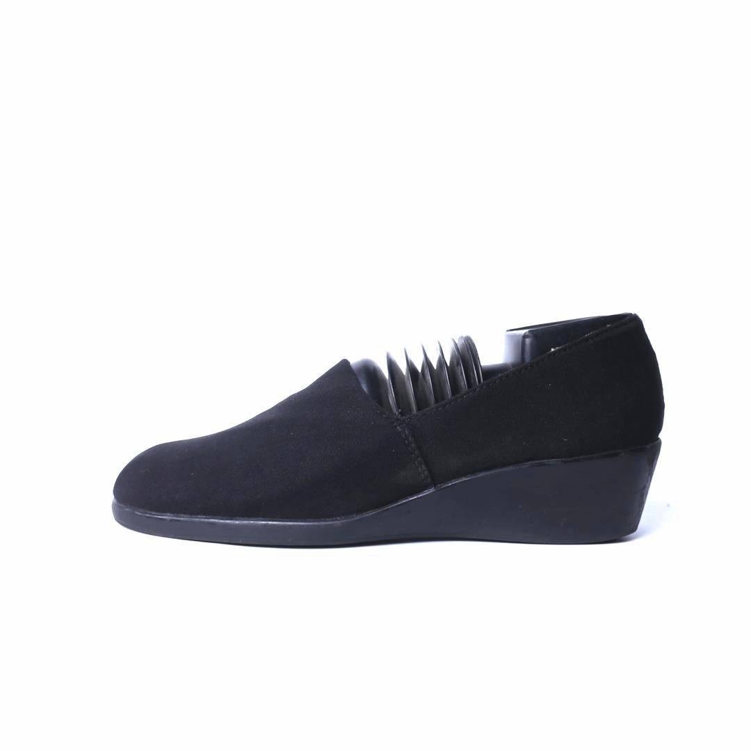AMERICAN BRAND . simple casual shoe pictures