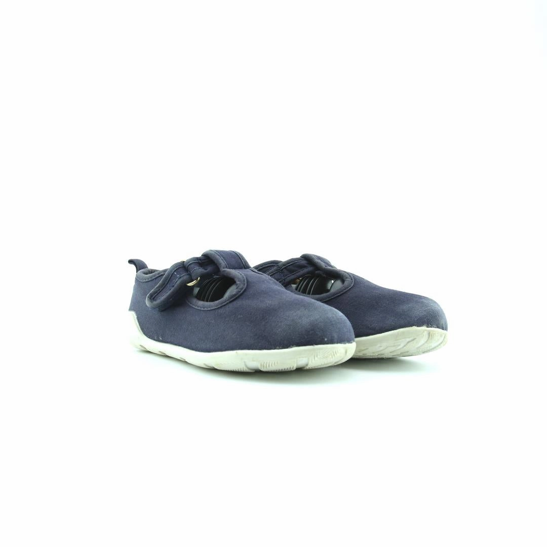 AMERICAN BRAND . simple casual shoe pictures