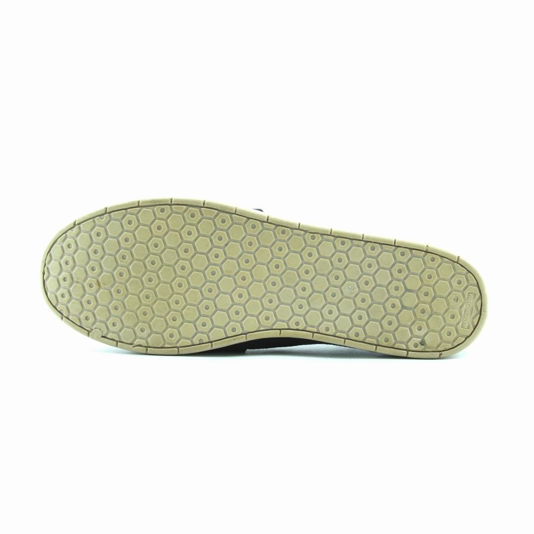 AMERICAN BRAND . simple casual shoe pictures