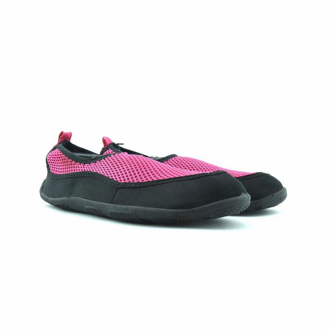 AMERICAN BRAND . simple casual shoe pictures
