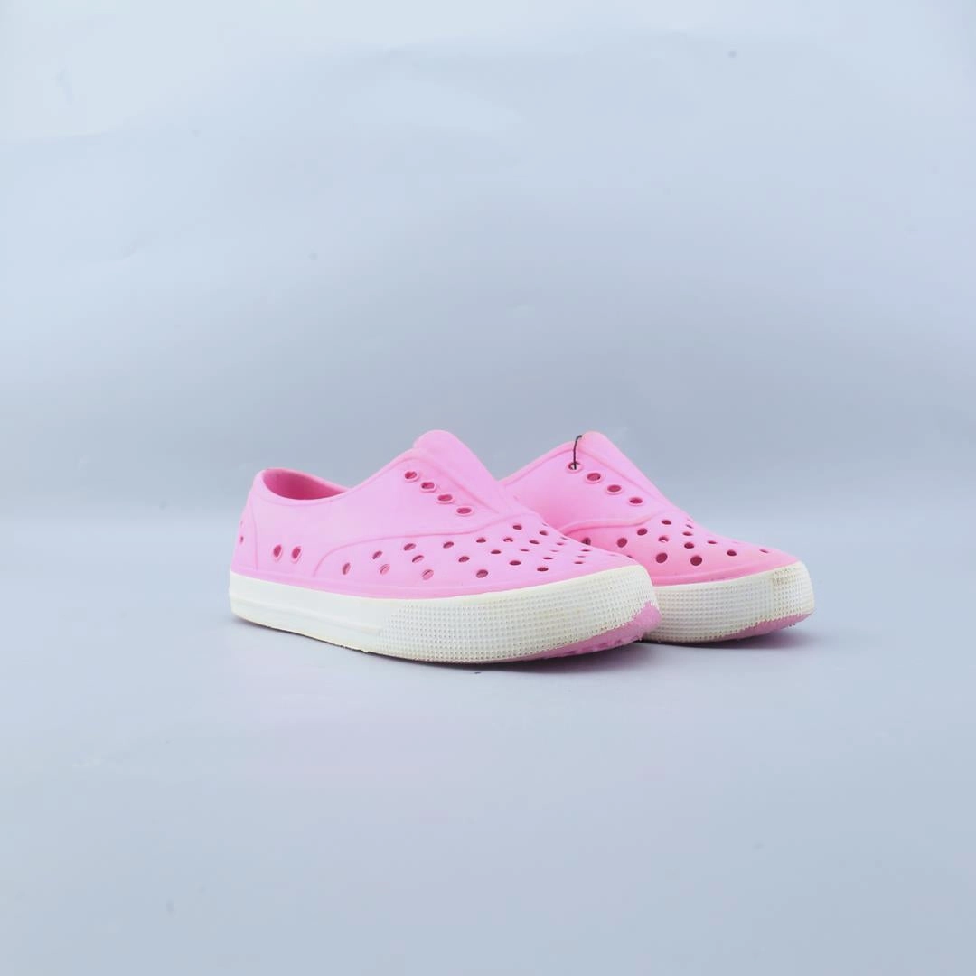 AMERICAN BRAND . simple casual shoe pictures
