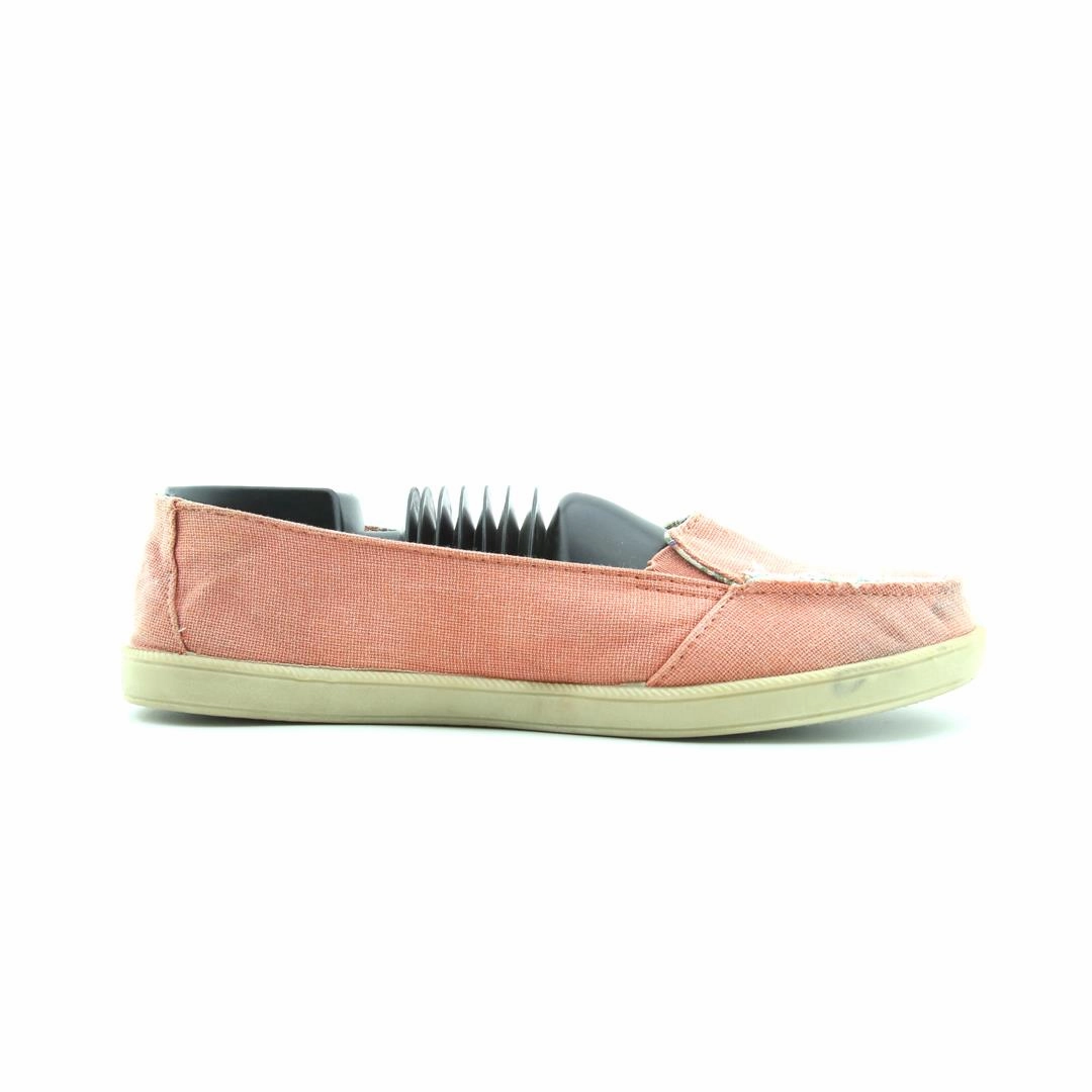 AMERICAN BRAND . simple casual shoe pictures