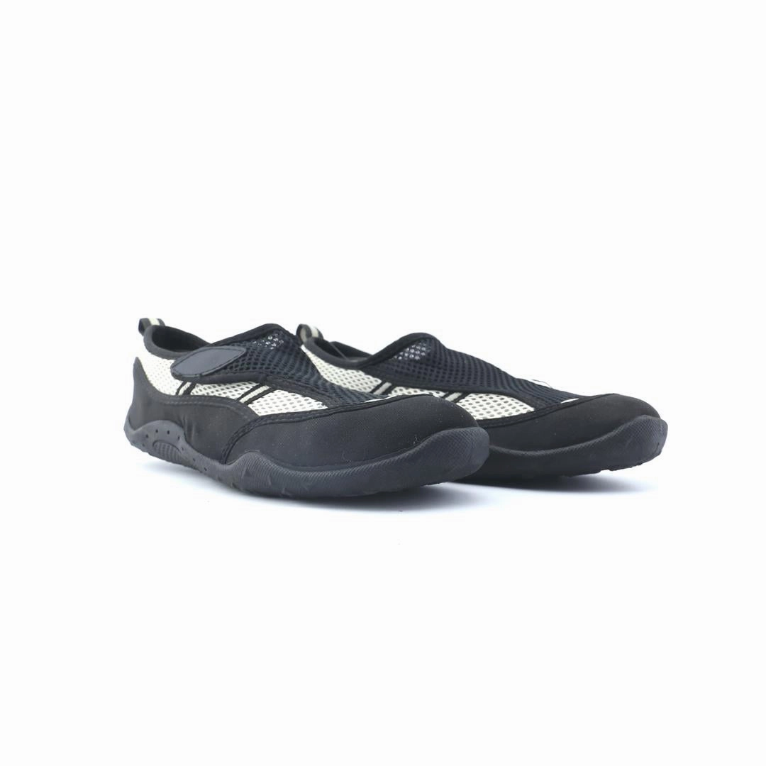 AMERICAN BRAND . simple casual shoe pictures
