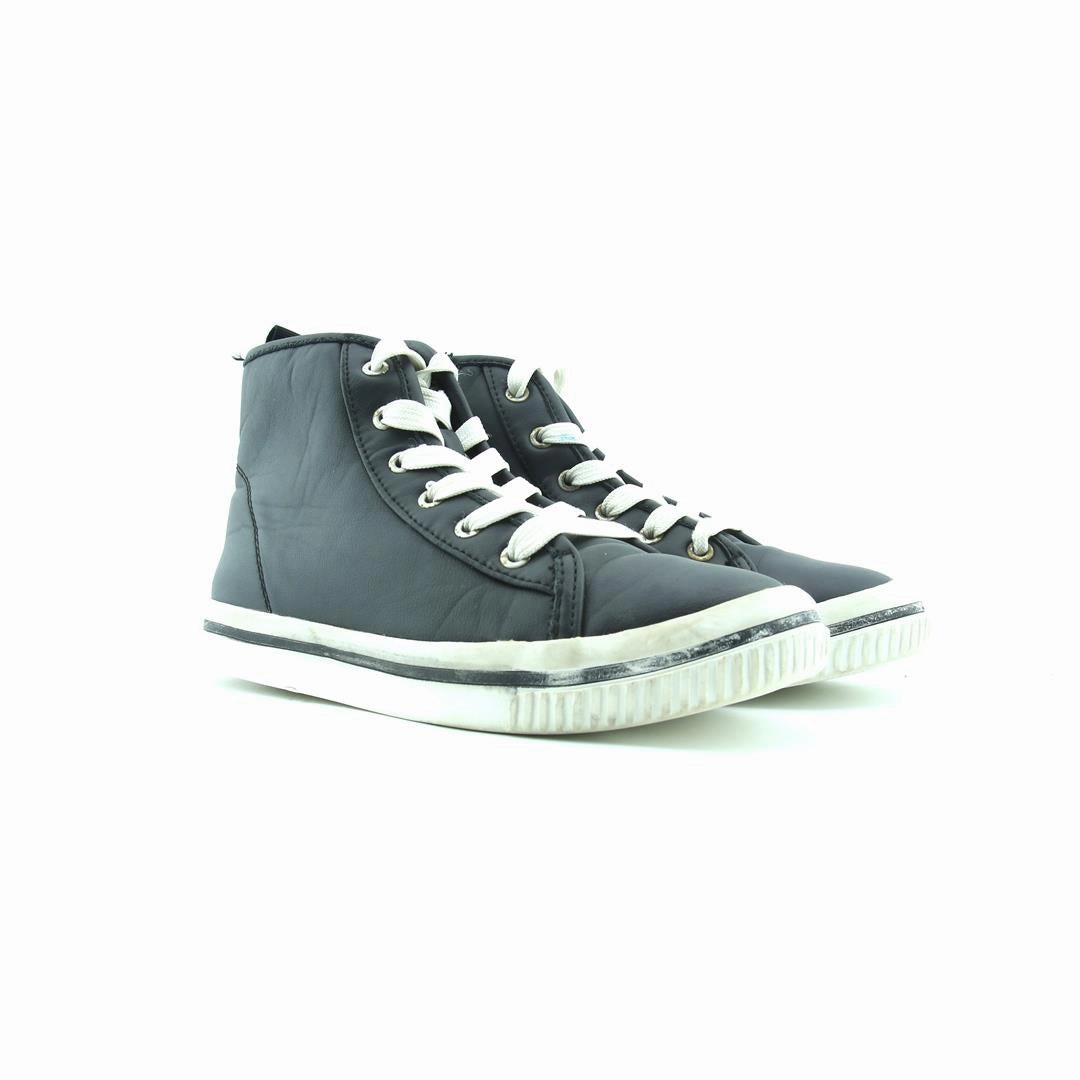 AMERICAN BRAND . simple casual shoe pictures