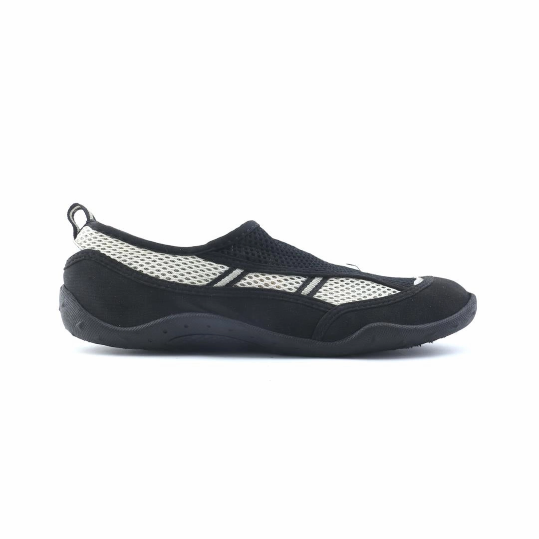 AMERICAN BRAND . simple casual shoe pictures