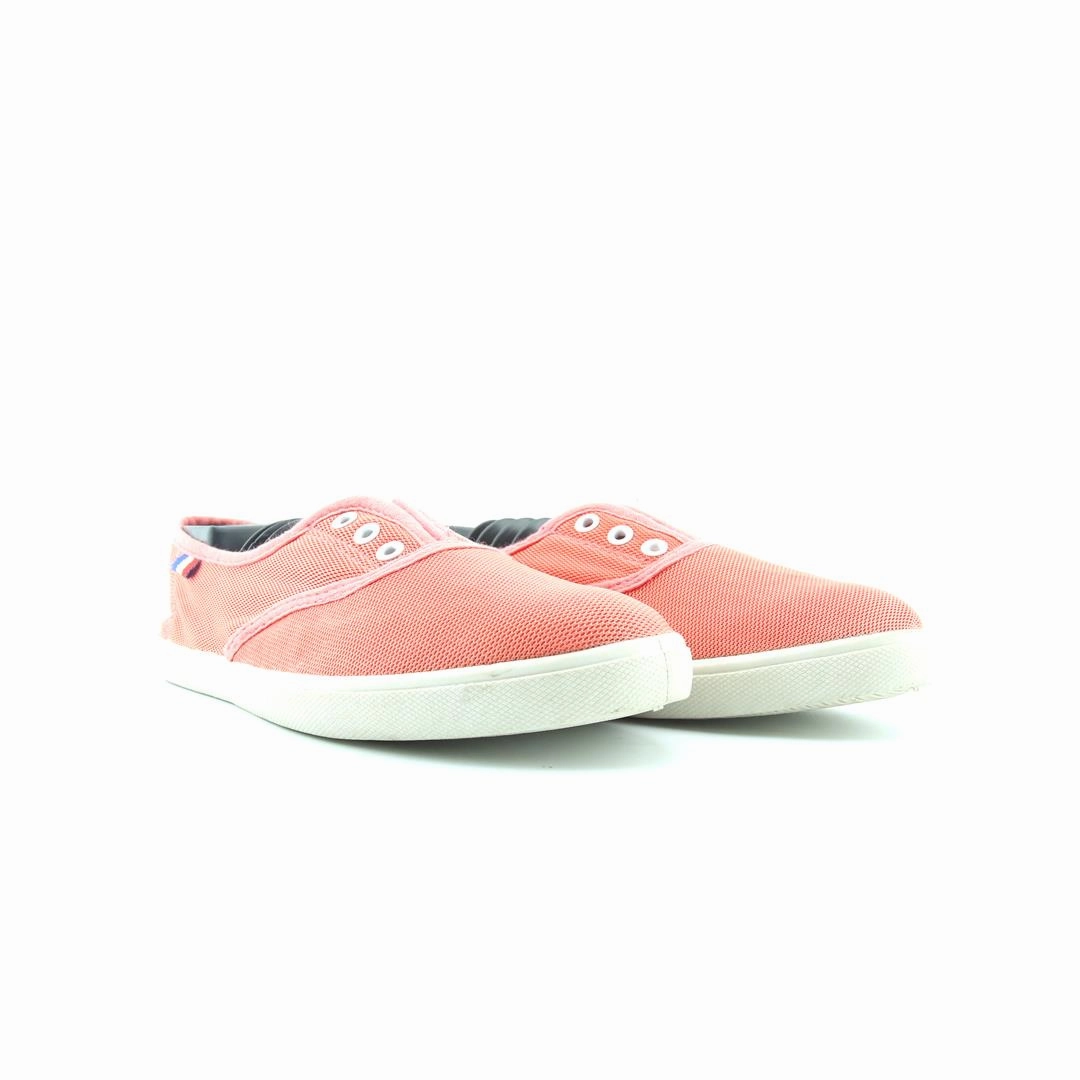 AMERICAN BRAND . simple casual shoe pictures