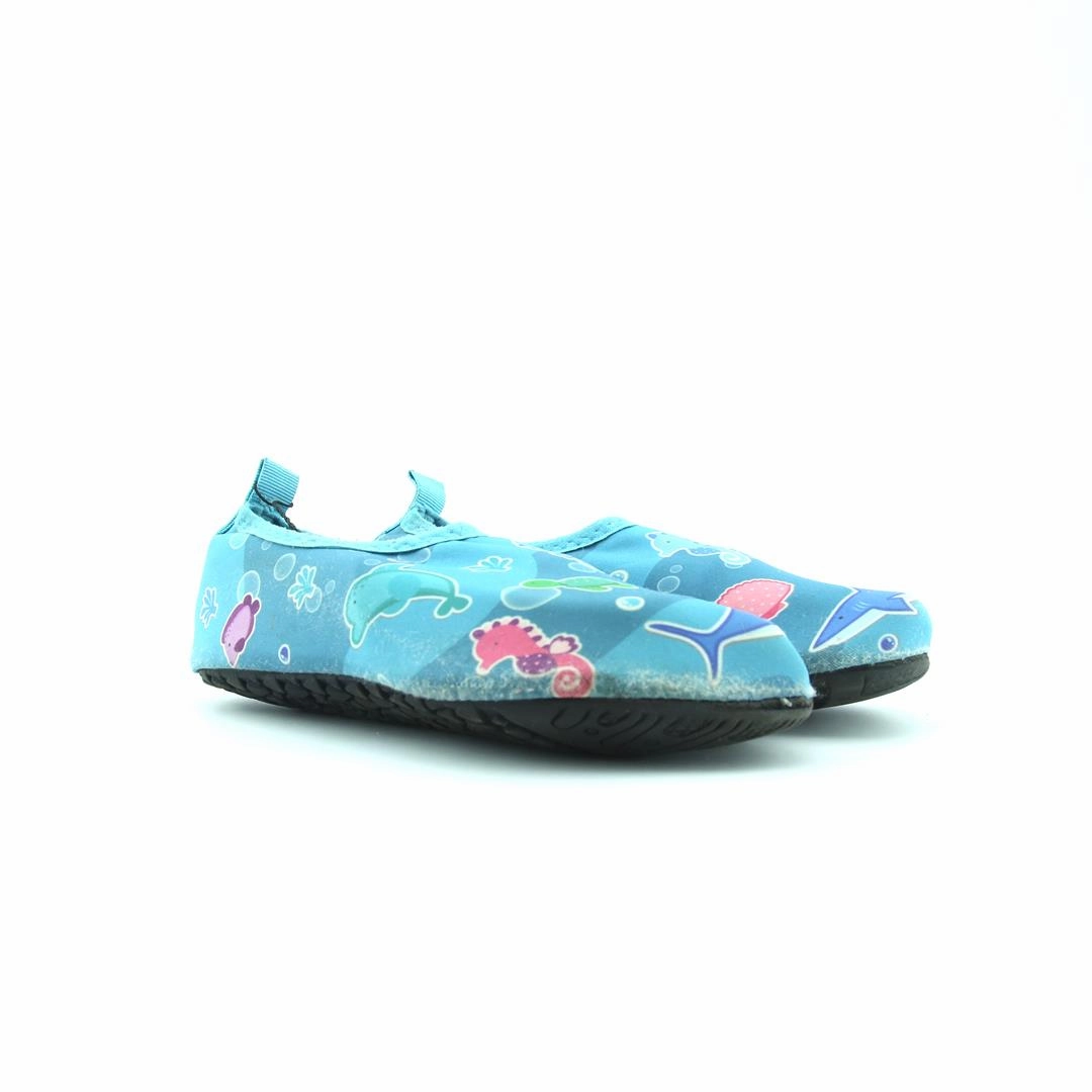 AMERICAN BRAND . simple casual shoe pictures