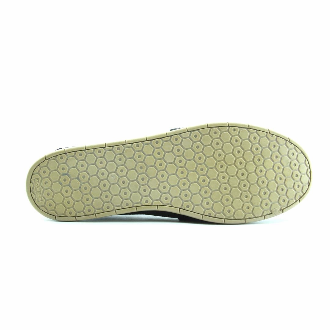 AMERICAN BRAND . simple casual shoe pictures