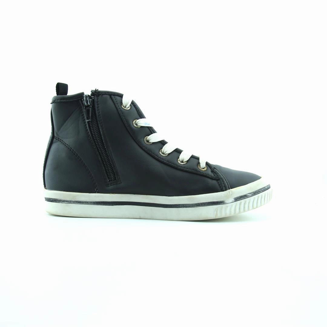 AMERICAN BRAND . simple casual shoe pictures