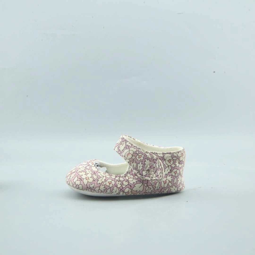 AMERICAN BRAND . simple casual shoe pictures