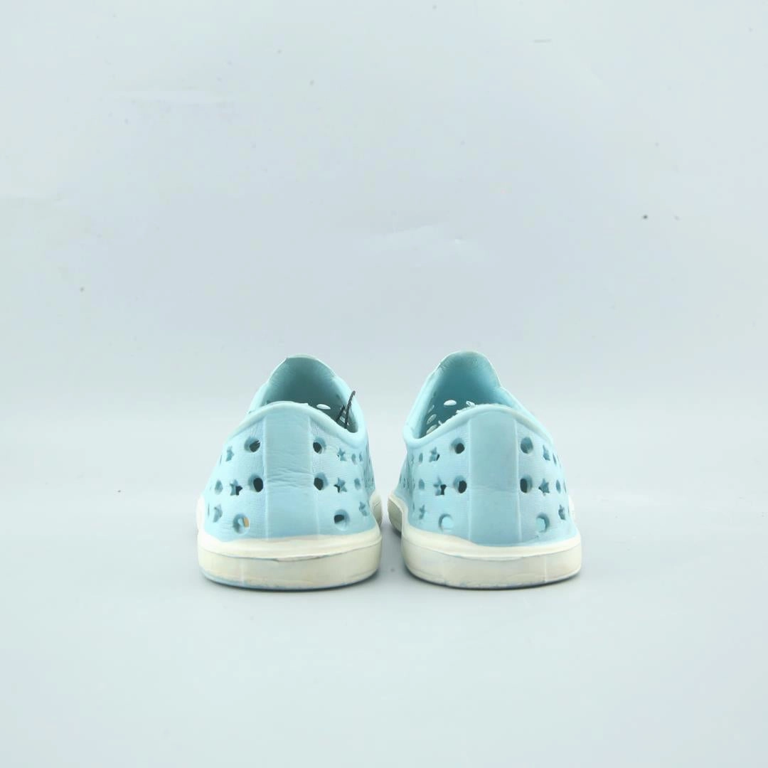 AMERICAN BRAND . simple casual shoe pictures