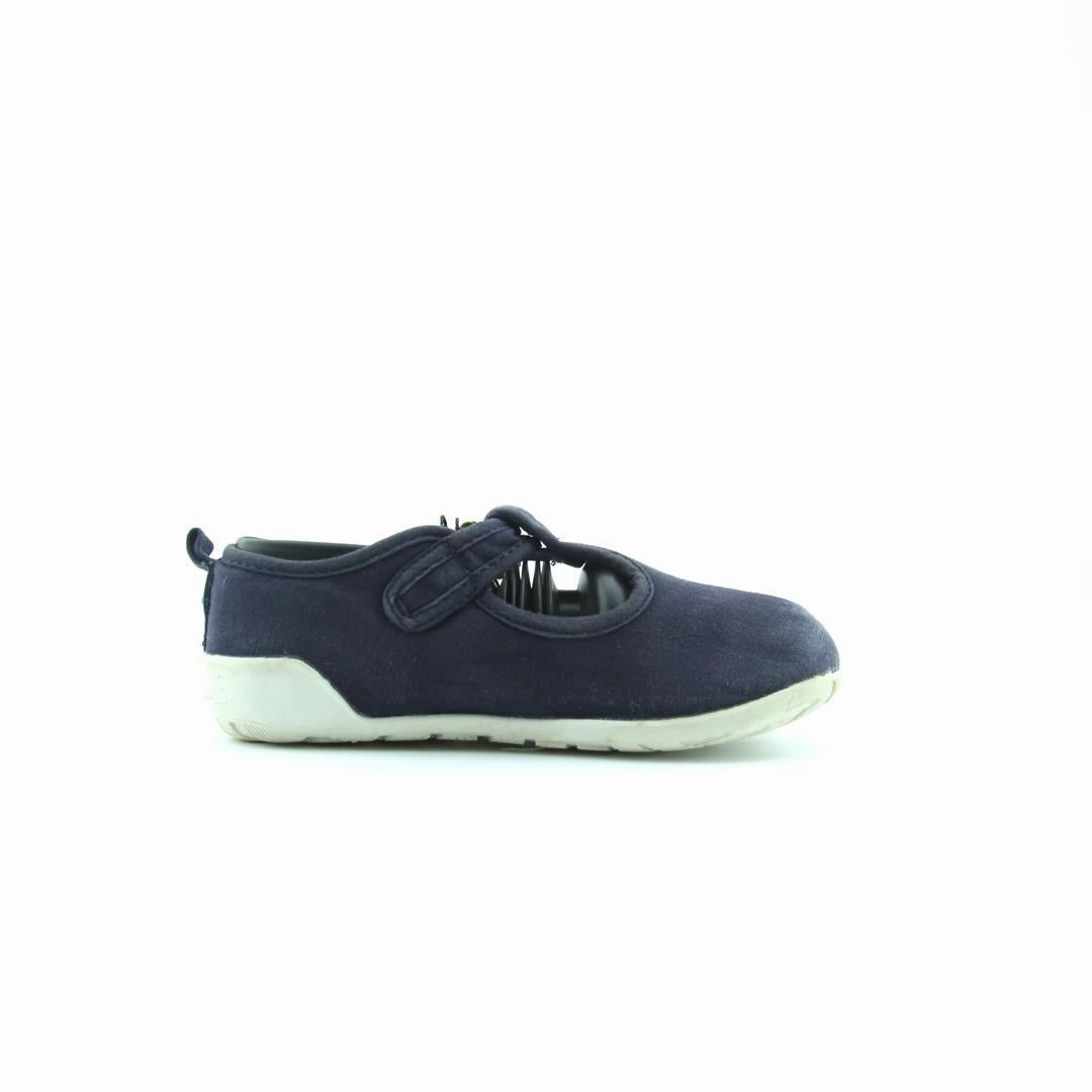 AMERICAN BRAND . simple casual shoe pictures