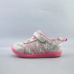 AMERICAN BRAND . American everyday footwear