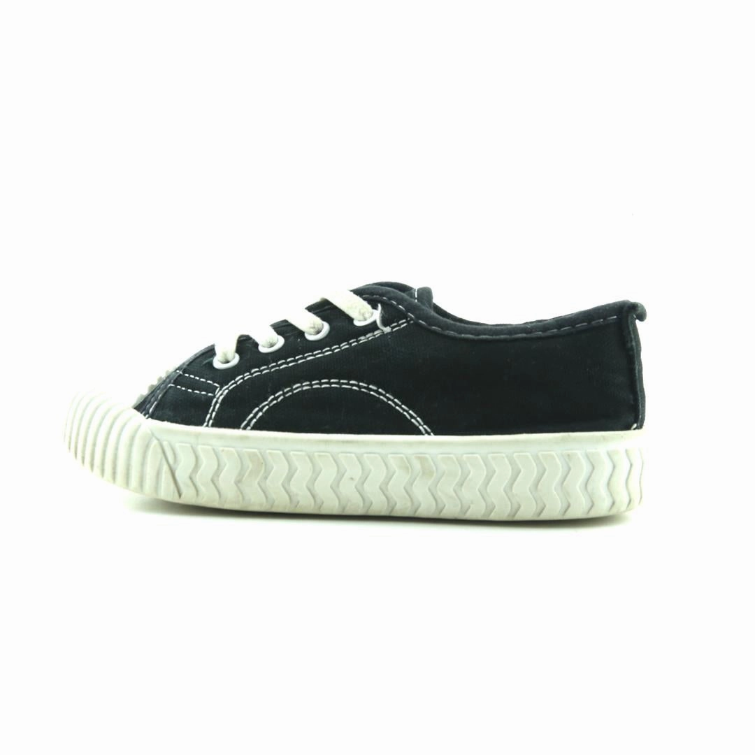 AMERICAN BRAND . American everyday footwear