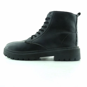 AMERICAN BRAND . American everyday footwear