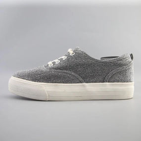 AMERICAN BRAND . American everyday footwear