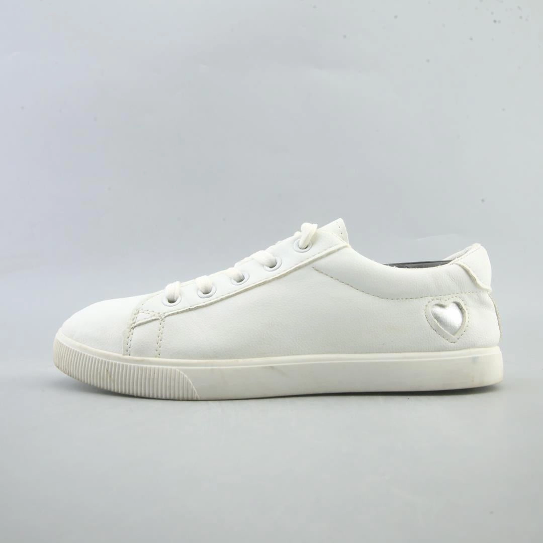 AMERICAN BRAND . American everyday footwear
