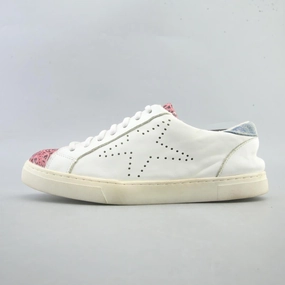 AMERICAN BRAND . American everyday footwear