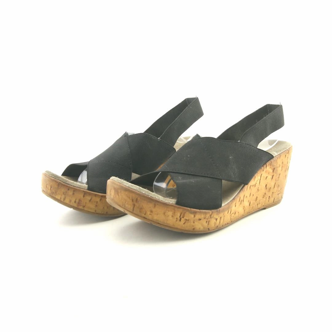 AMERICAN BRAND . American everyday footwear