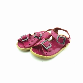 AMERICAN BRAND . American everyday footwear
