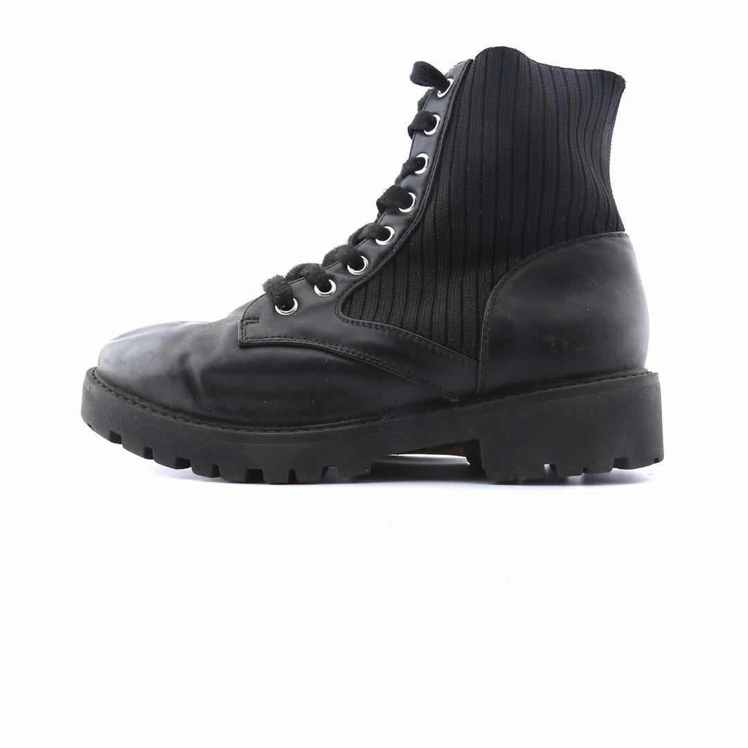 AMERICAN BRAND . American everyday footwear