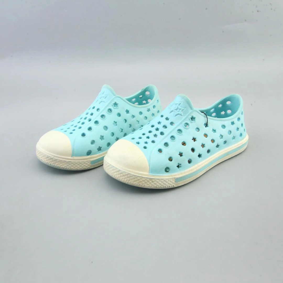 AMERICAN BRAND . American everyday footwear