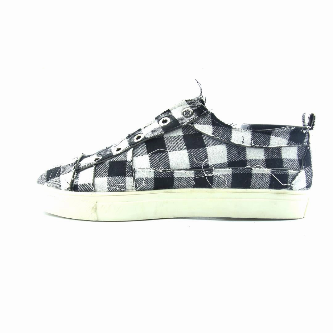 AMERICAN BRAND . American everyday footwear