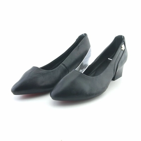 AMERICAN BRAND . American everyday footwear