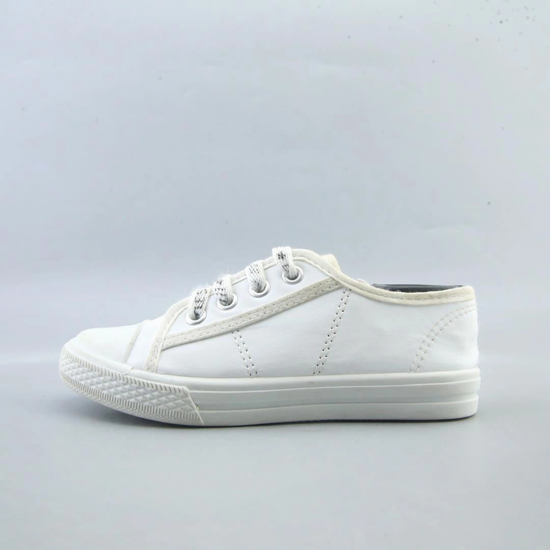 AMERICAN BRAND . American everyday footwear